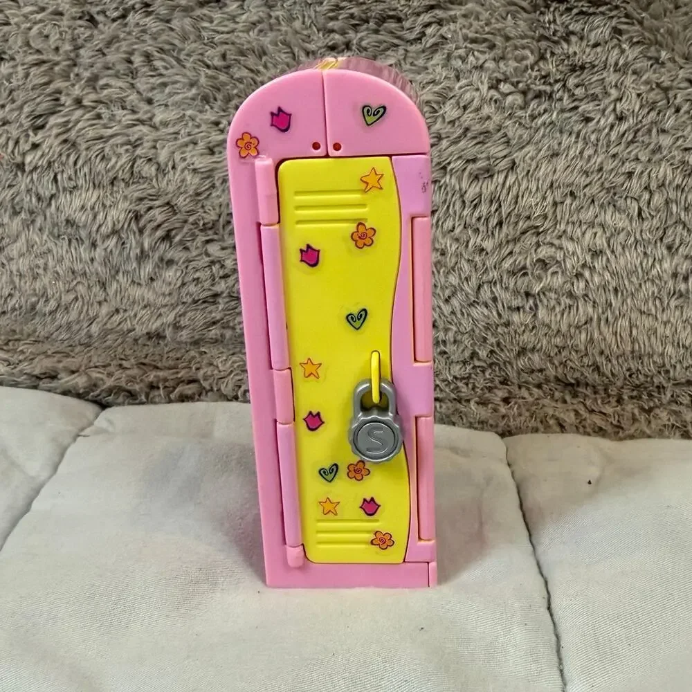 Vintage Fashion Polly Pocket Shani School Cool Pink Yellow Locker Mattel 1999